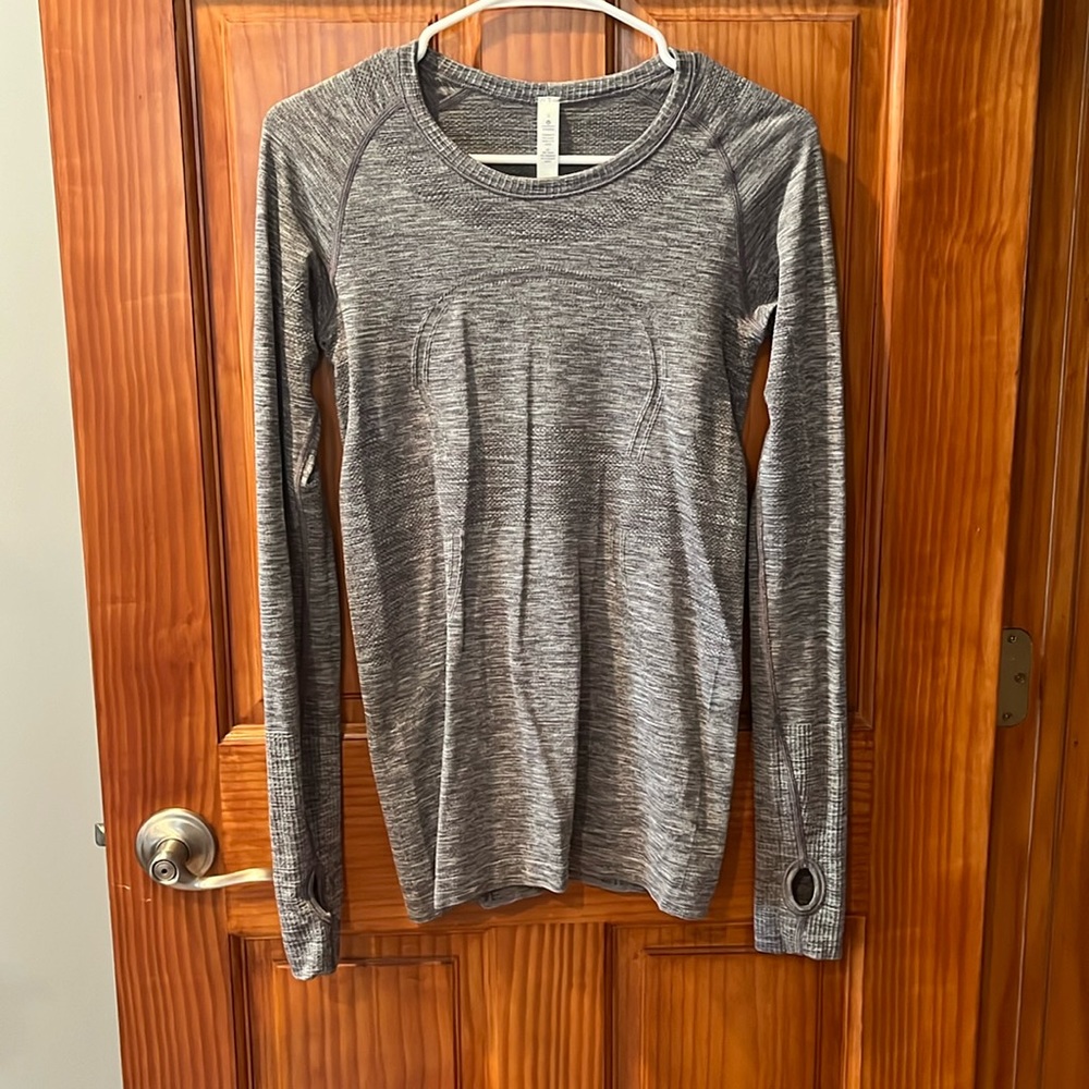 new lululemon grey women’s long sleeve